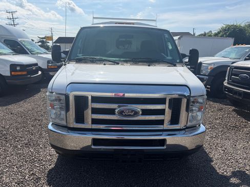 Used 2016 Ford E-350 and Econoline 350 Super Duty RWD image 2