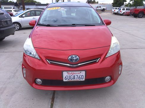 Used 2012 Toyota Prius V Five image 5