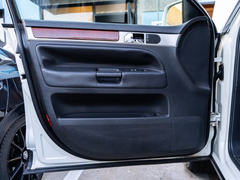 Used 2006 Volkswagen Touareg V10 TDI image 27