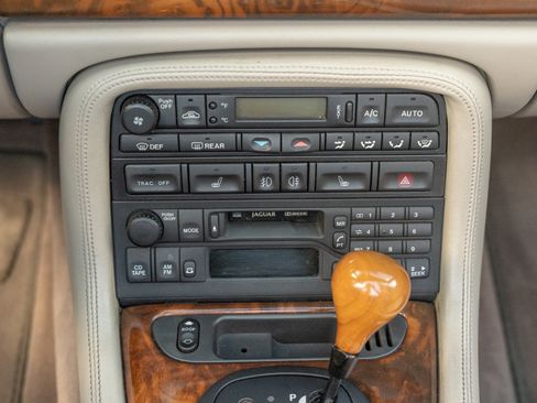 Used 2001 Jaguar XK8 Convertible RWD image 47