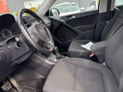 Used 2017 Volkswagen Tiguan S image 11