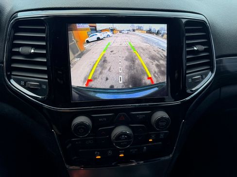 Used 2019 Jeep Grand Cherokee Altitude image 12