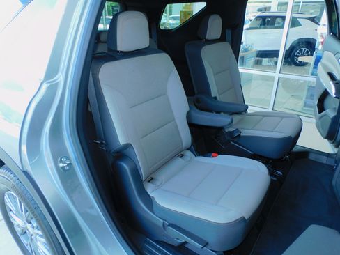 Used 2026 Chevrolet Traverse FWD LT image 20