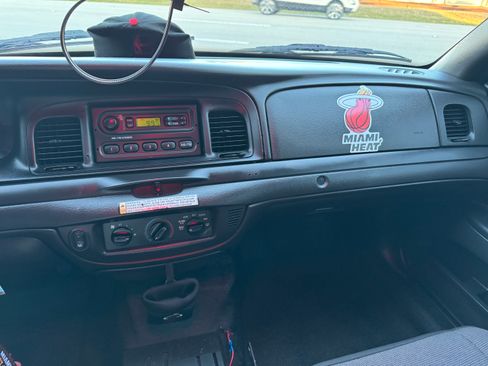 Used 2011 Ford Crown Victoria Police Interceptor image 16