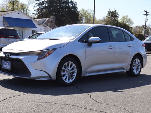 Used 2020 Toyota Corolla LE image 4