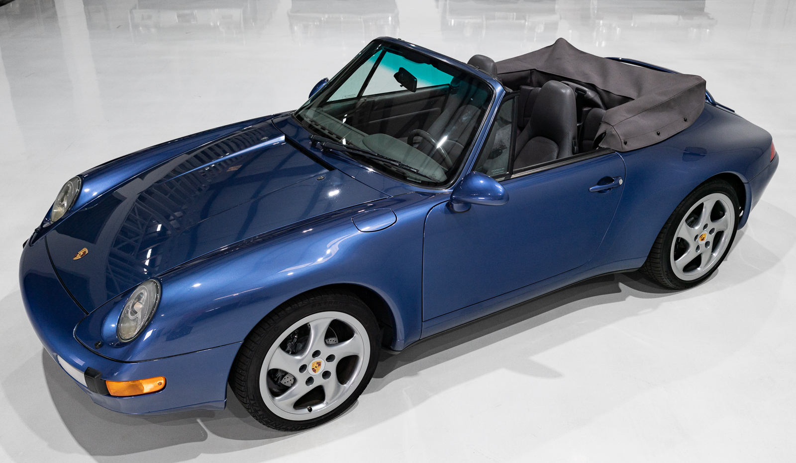 Used 1997 Porsche 911 Carrera Cabriolet RWD image 21