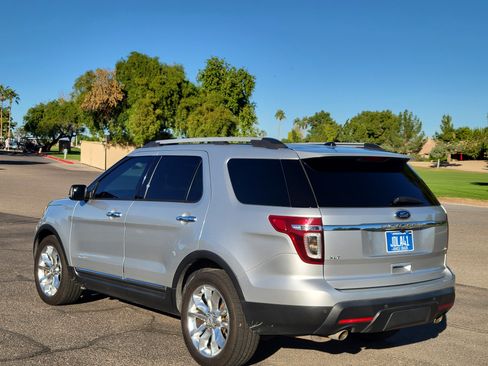 Used 2013 Ford Explorer XLT image 8