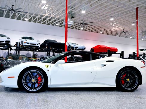 Used 2016 Ferrari 488 GTB RWD image 2