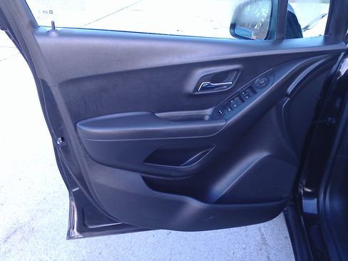 Used 2020 Chevrolet Trax LS image 9