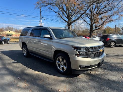 Used 2016 Chevrolet Suburban LT image 4