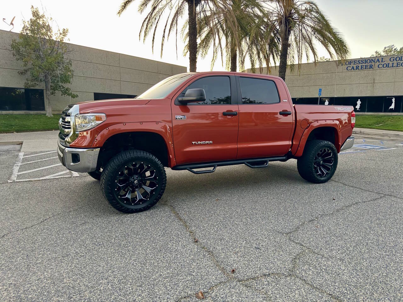 Used 2016 Toyota Tundra 4x4 CrewMax w/ SR5 & TRD Pkgs image 1