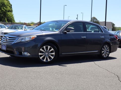 Used 2011 Toyota Avalon Limited FWD image 2