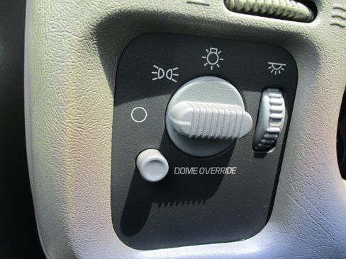 Used 2003 Chevrolet S10 Pickup 2WD Regular Cab image 36