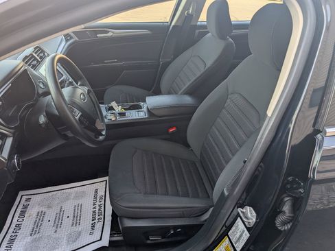 Used 2020 Ford Fusion SE image 6