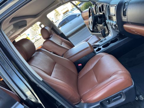Used 2015 Toyota Sequoia Platinum image 24