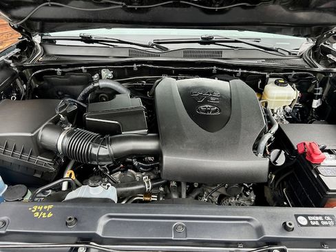 Used 2017 Toyota Tacoma TRD Off-Road image 20