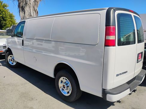 Used 2009 GMC Savana 3500 LS RWD image 1