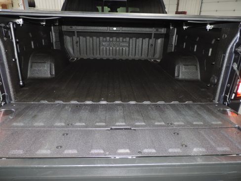 Used 2023 GMC Sierra 1500 4WD Crew Cab Elevation image 26
