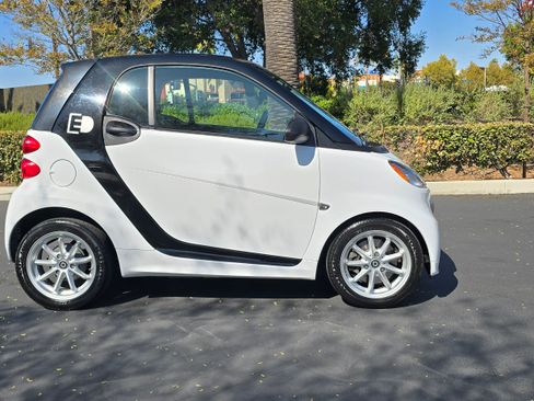 Used 2015 smart fortwo electric drive image 3