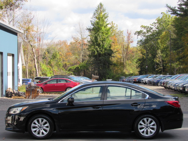 Used 2017 Subaru Legacy 2.5i Premium AWD/4WD image 4