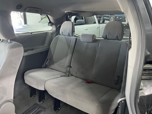 Used 2017 Toyota Sienna LE image 14