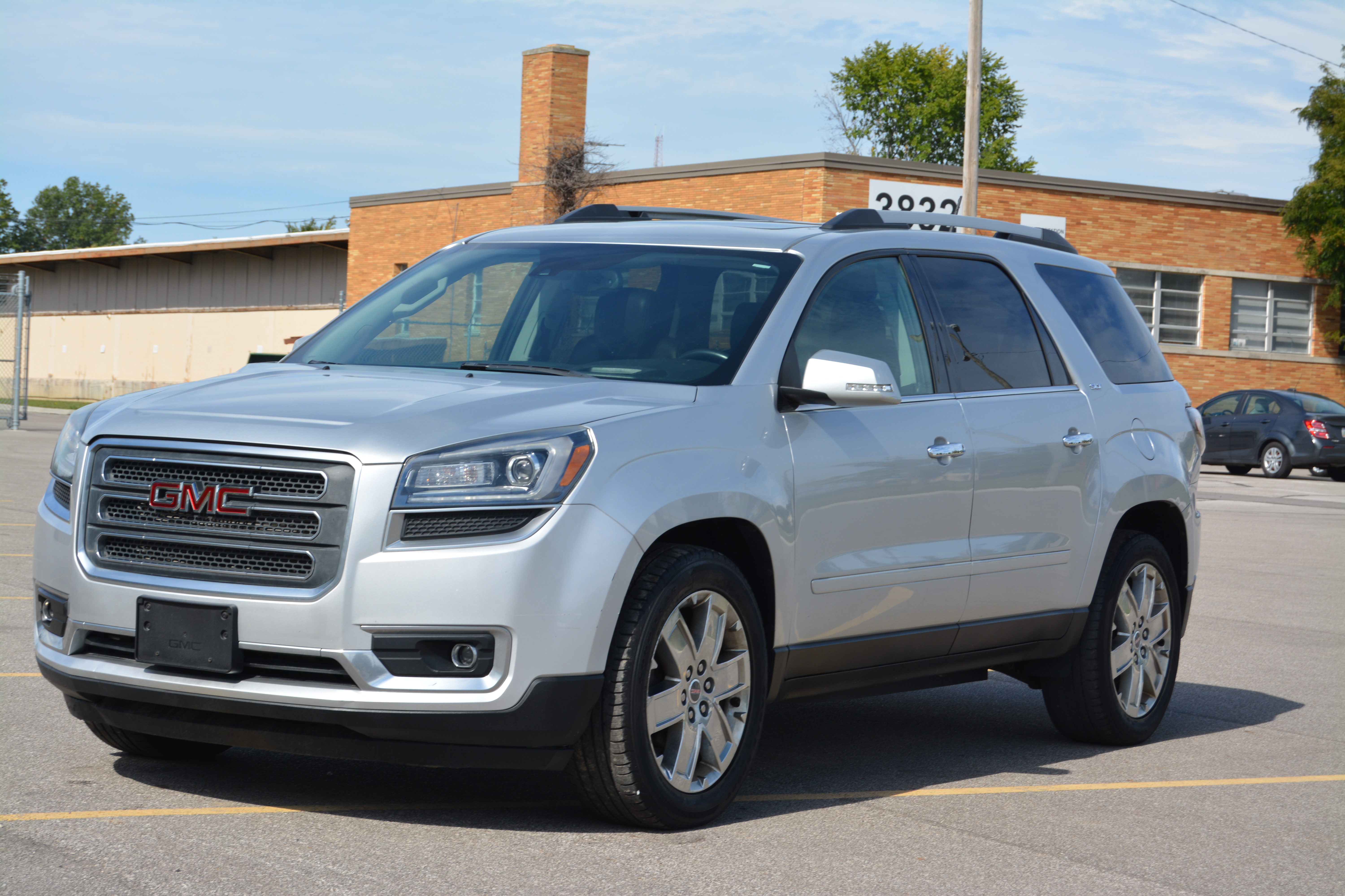 Used 2017 GMC Acadia Limited AWD SLT image 3