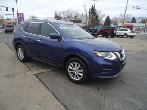 Used 2017 Nissan Rogue SV image 7