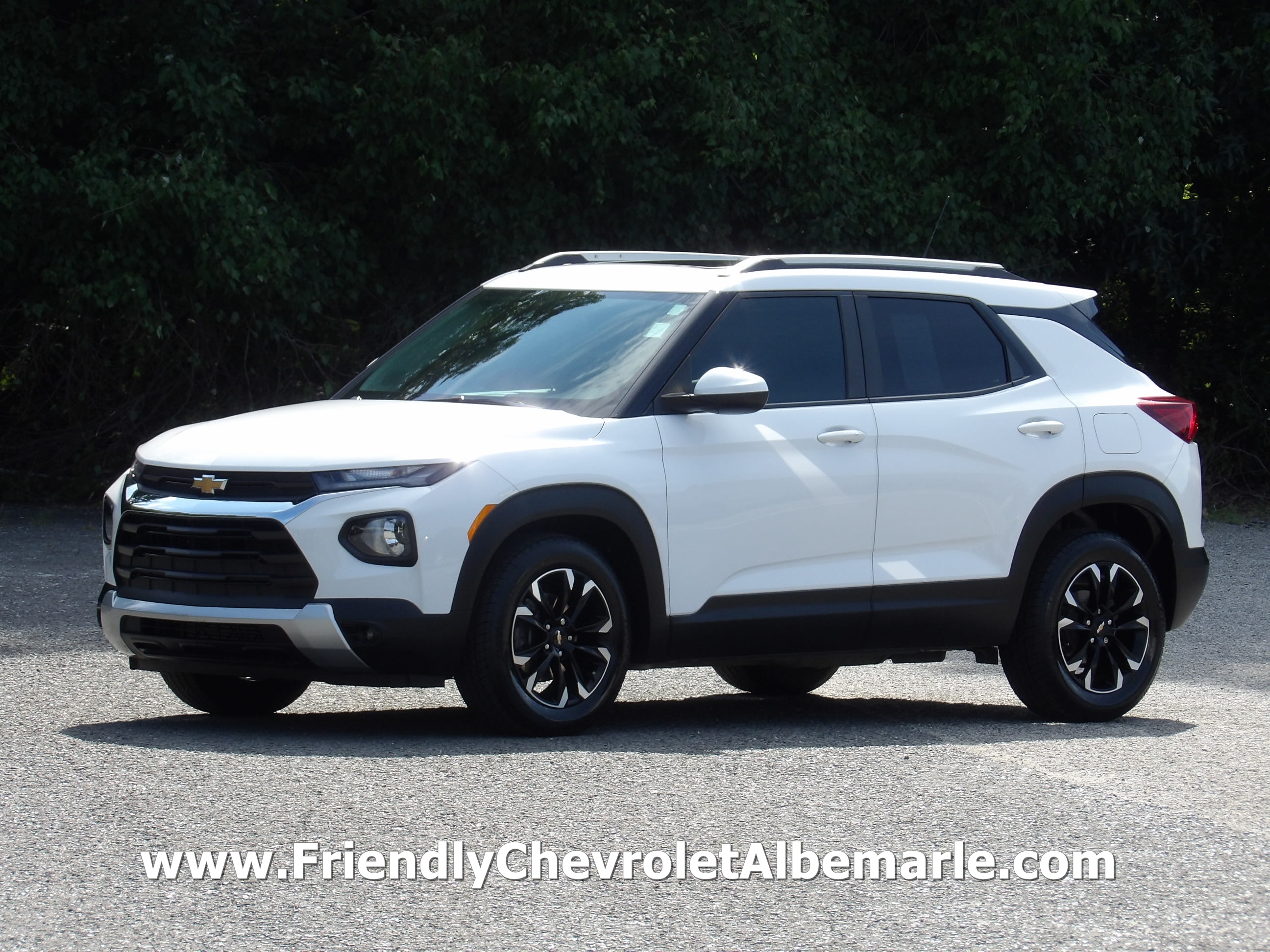 Used 2021 Chevrolet TrailBlazer FWD LT image 1