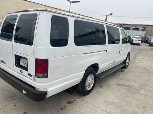 Used 2001 Ford E-350 and Econoline 350 Club Wagon image 4