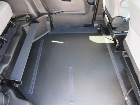Used 2026 Toyota Sienna LE FWD image 26