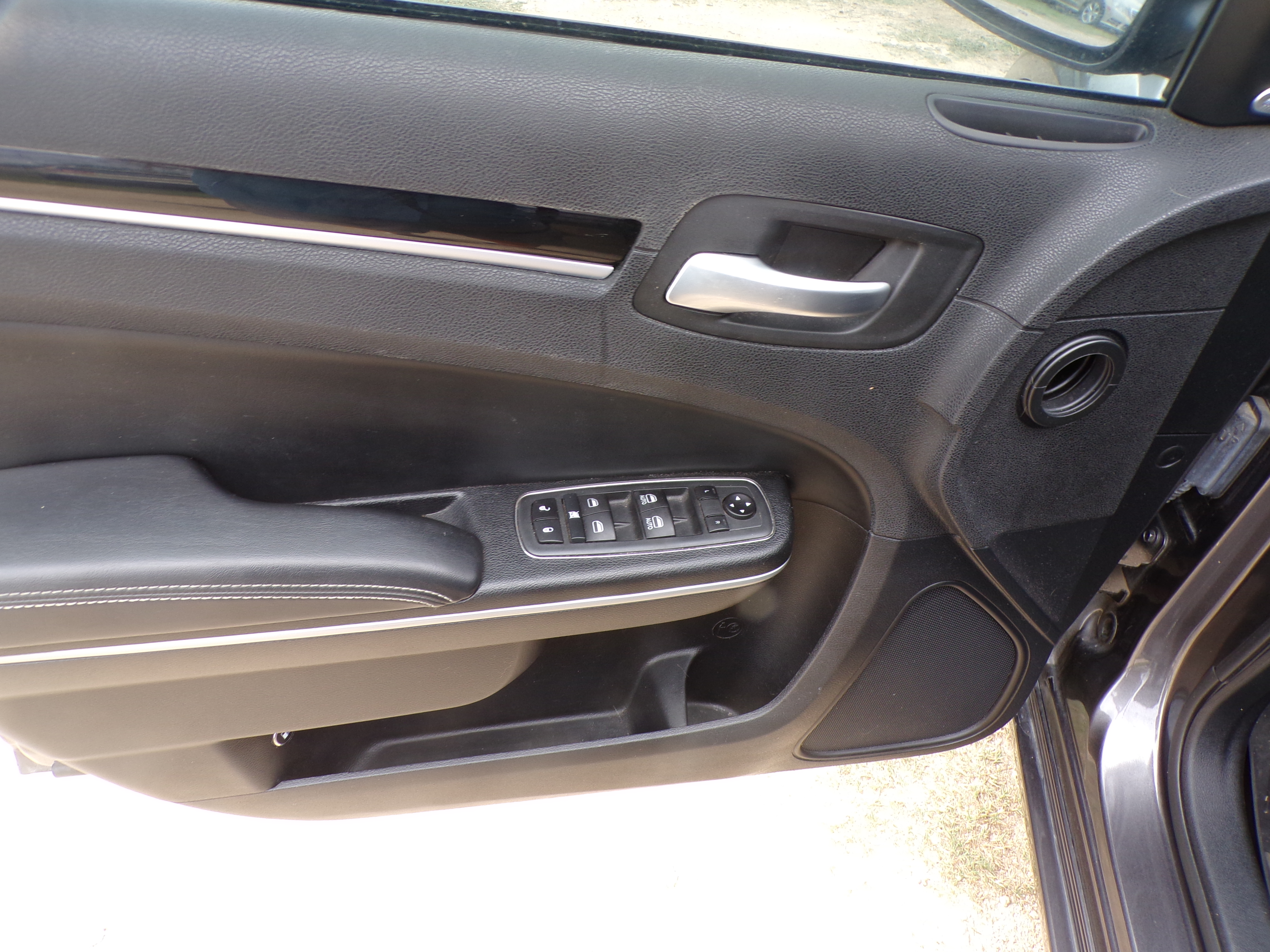 Used 2020 Chrysler 300 S AWD image 10