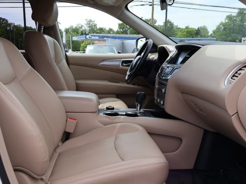 Used 2019 Nissan Pathfinder SL image 16