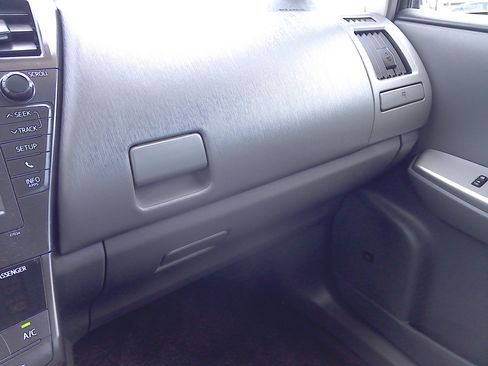 Used 2012 Toyota Prius V Five image 17