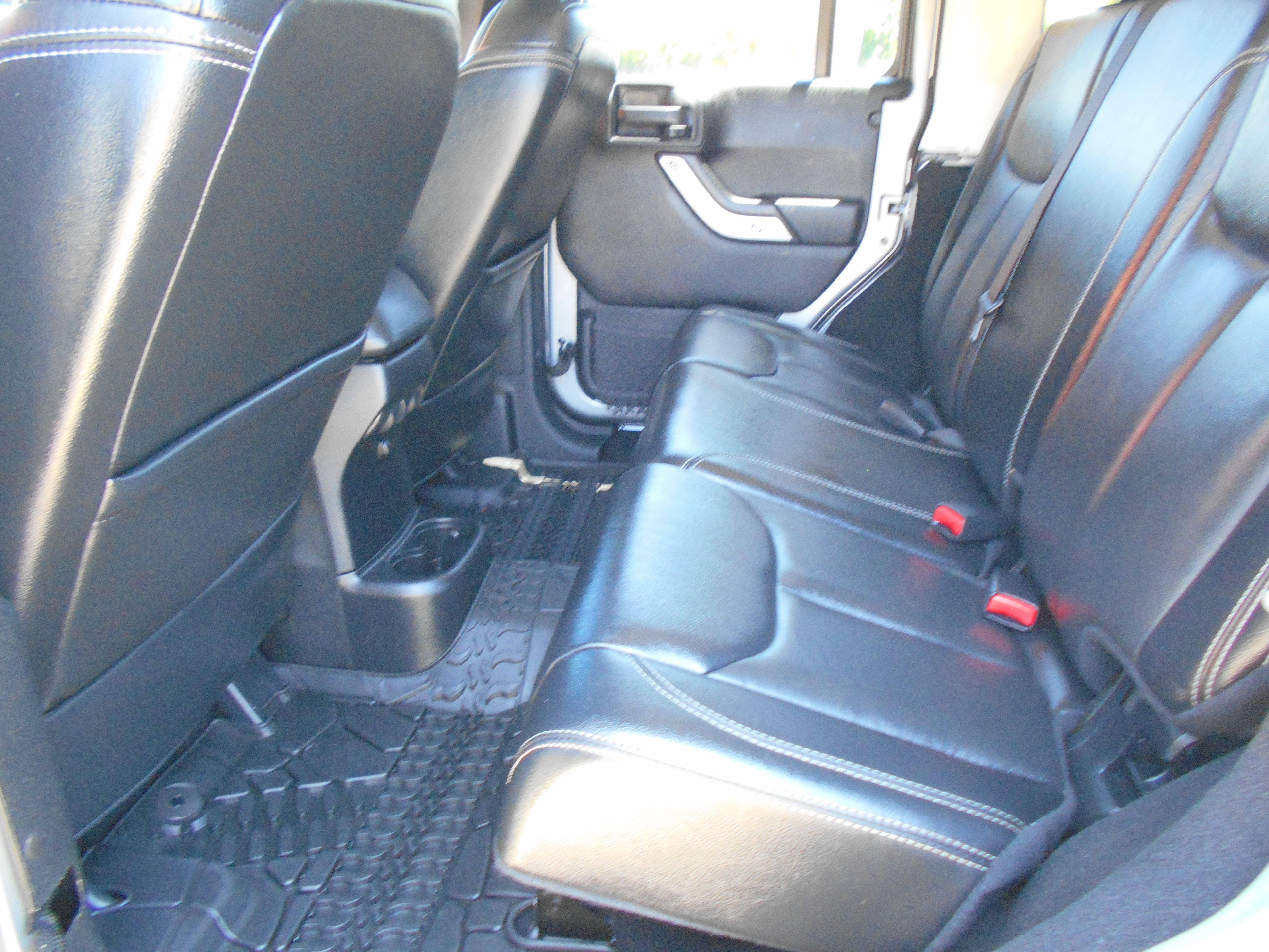Used 2016 Jeep Wrangler Unlimited Sahara AWD/4WD image 8