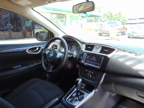 Used 2019 Nissan Sentra SR image 27