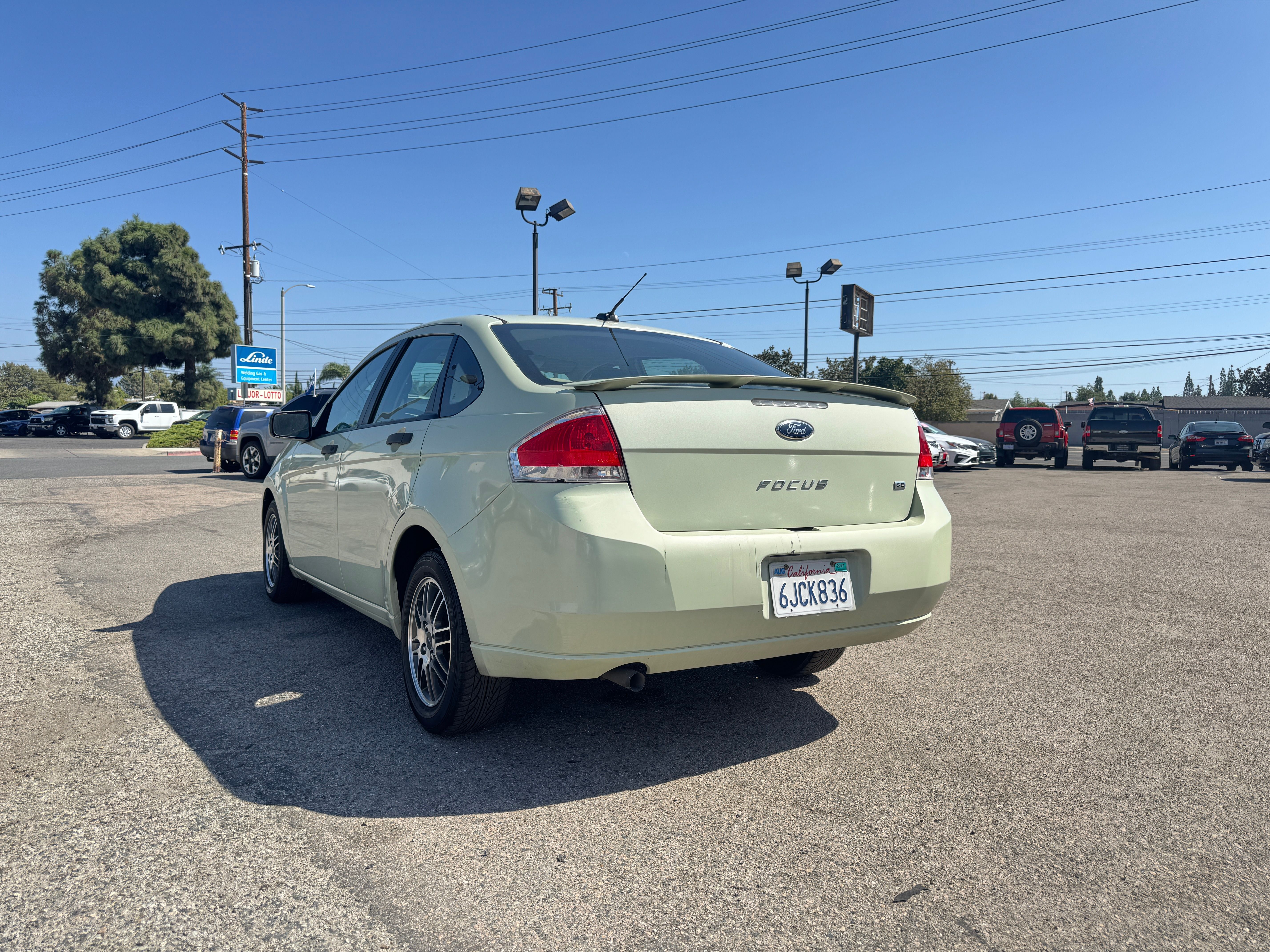 Used 2010 Ford Focus SE Sedan FWD image 6