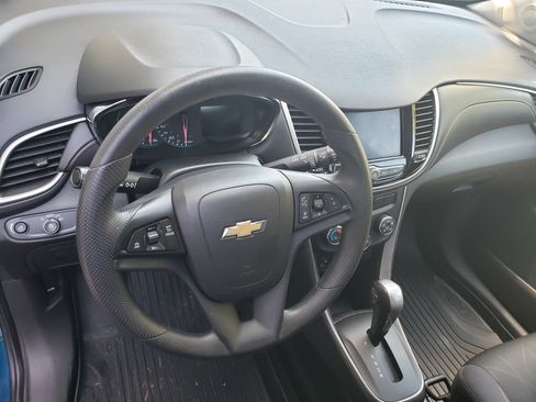 Used 2020 Chevrolet Trax LT image 14