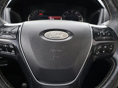 Used 2018 Ford Explorer Platinum image 27