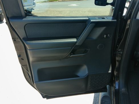 Used 2013 Nissan Titan 4x4 Crew Cab SV image 27