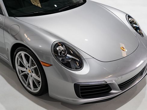 Used 2019 Porsche 911 Carrera S Coupe RWD image 40