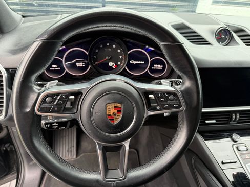 Used 2020 Porsche Cayenne image 9
