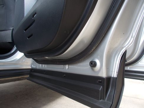 Used 2013 Toyota RAV4 AWD LE image 23