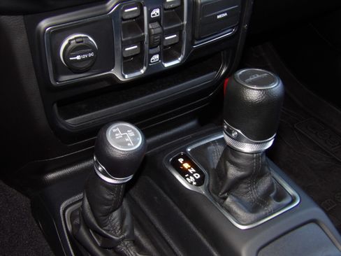 Used 2022 Jeep Gladiator Sport AWD/4WD image 3