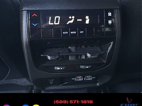 Used 2024 Jeep Grand Cherokee L Laredo image 25