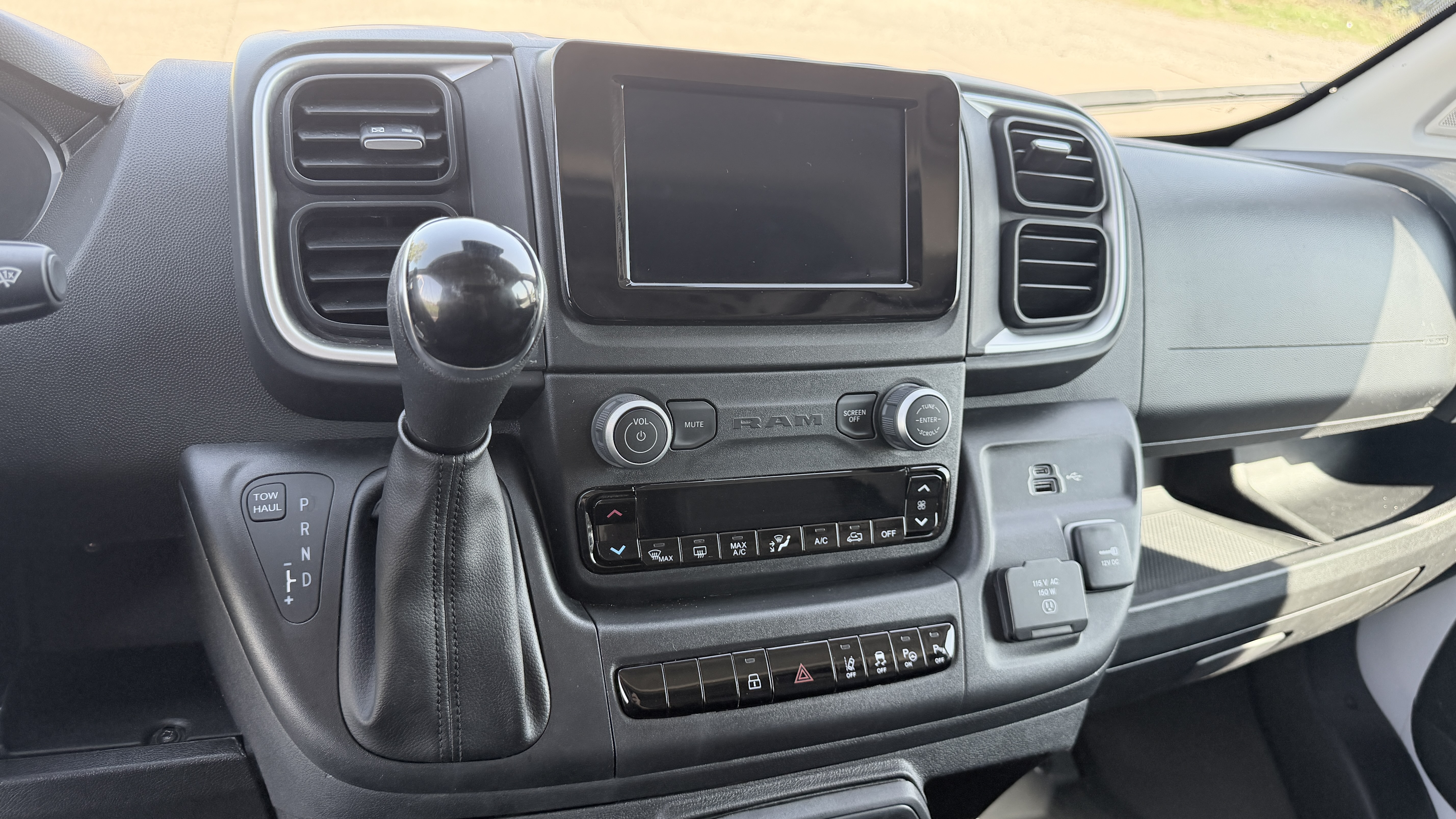 Used 2024 RAM ProMaster 2500 159 High Roof FWD image 18
