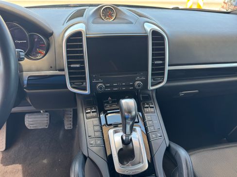 Used 2017 Porsche Cayenne AWD/4WD image 12