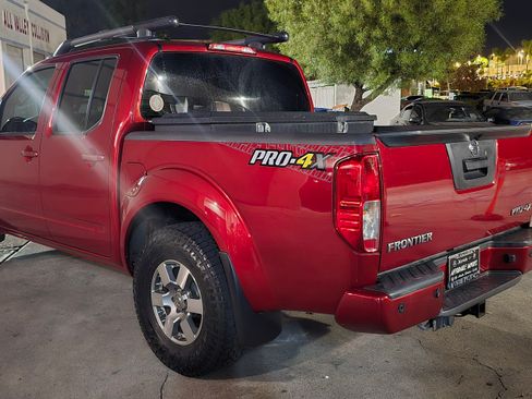Used 2013 Nissan Frontier PRO-4X image 12