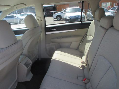 Used 2012 Subaru Outback 2.5i Premium AWD/4WD image 8