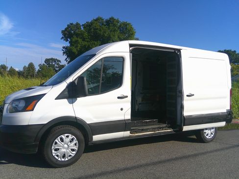 Used 2019 Ford Transit 250 XL image 5