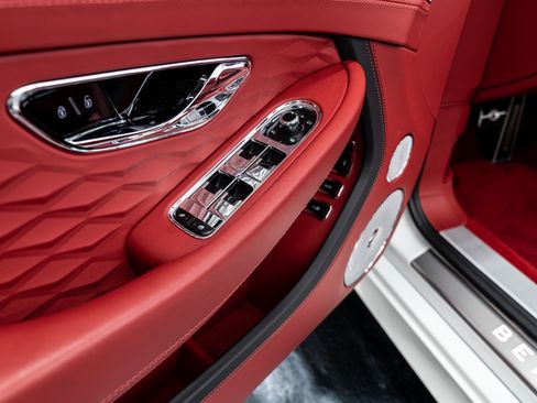 Used 2025 Bentley Continental GTC Speed image 19